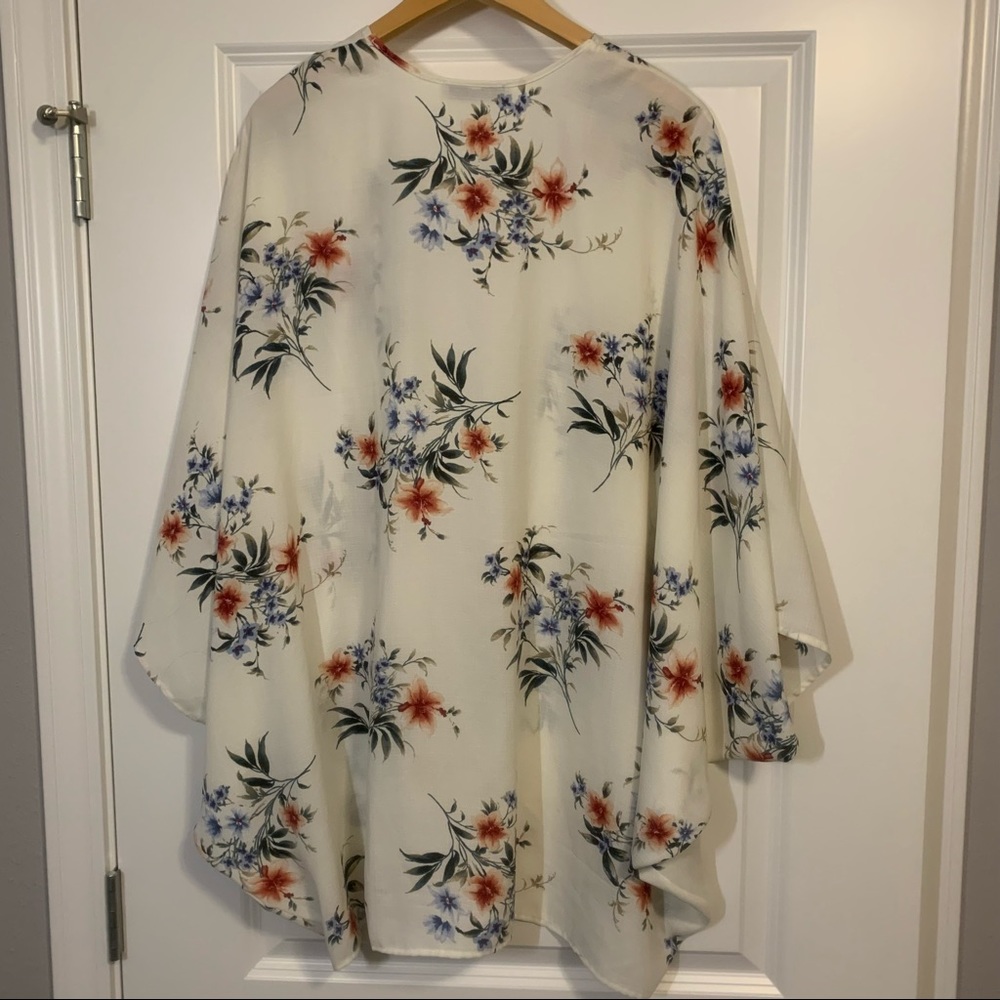 White Floral Kimono - Picture 4 of 6